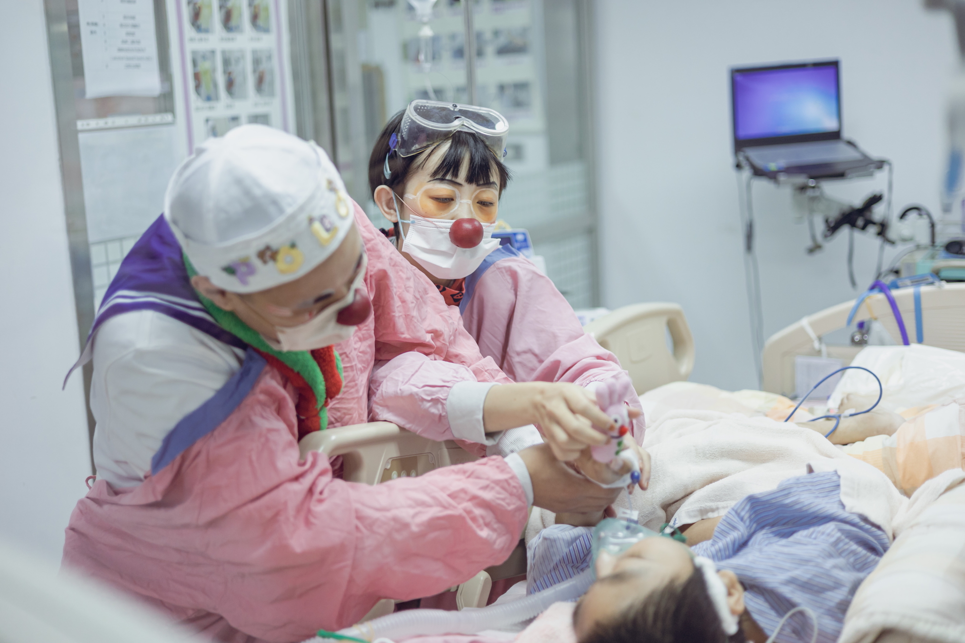 紅鼻子醫生帶來溫暖陪伴